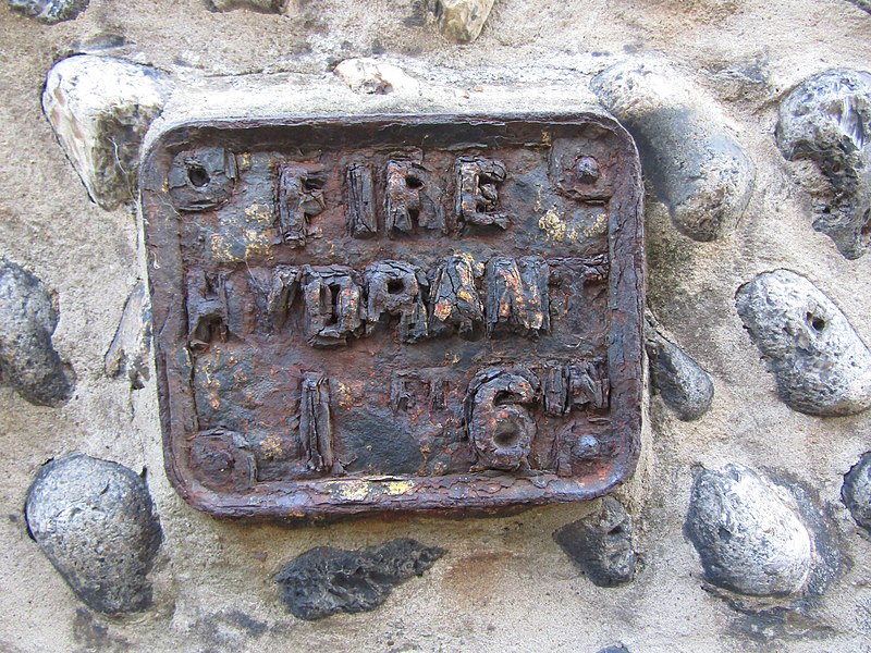 File:-2020-01-12 Cast iron fire hydrant sign, on Surrey Street, Cromer.JPG