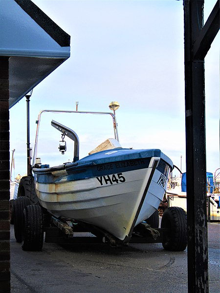 File:-2022-02-02 Crab fishing boat YH45 Grace Elizabeth (ship, 2015), East Beach, Cromer (2).JPG