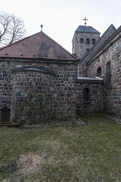 File:17-03-14-Dorfkirche Schönefeld RalfR-RR7 8160.jpg