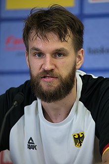 20171127 Чемпионат мира по баскетболу FIBA ​​2019 AUT-GER Данило Бартель 850 7687.jpg