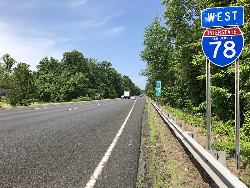 File:2018-05-29 11 05 52 View west along Interstate 78 (Phillipsburg-Newark Expressway) between Exit 33 and Exit 29 in Bernards Township, Somerset County, New Jersey.jpg