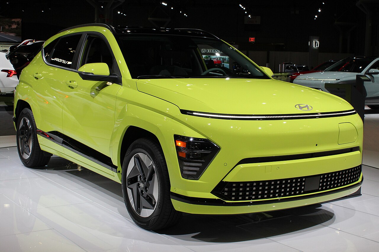 File:2024 Hyundai Kona, front NYIAS 2023.jpg - Wikipedia