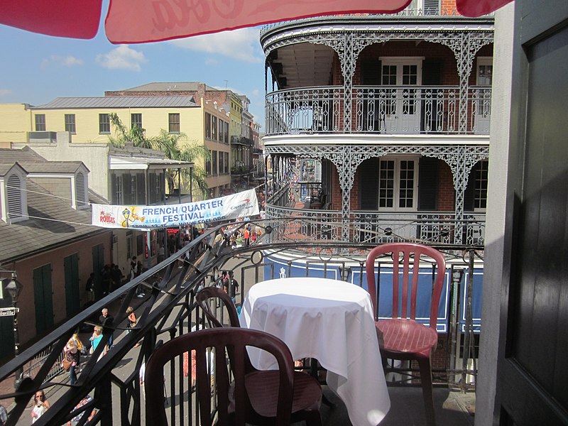 File:Absinthe House Upstairs Bourbon Bienville Balcony FQF.JPG