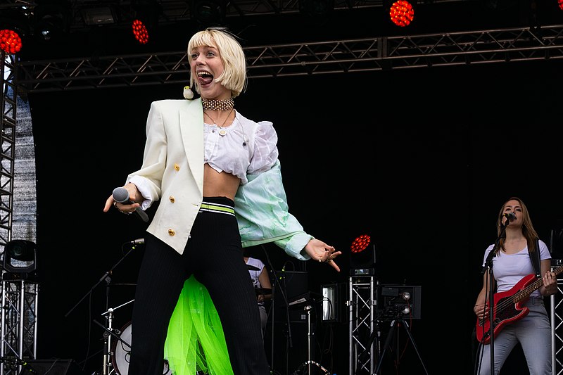 File:Alli Neumann @ Kosmonaut Festival 2019 10.jpg