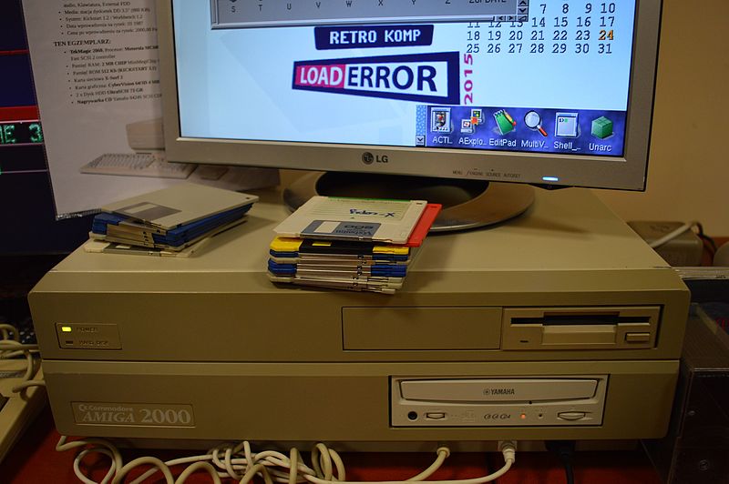 File:Amiga 2000 computer with CD drive.jpg