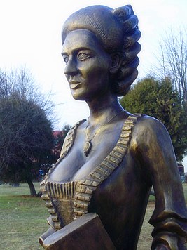 Anna Jabłonowska statue in Siemiatycze – closeup.JPG