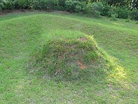 Ansan June 2014 traditional tombs 07.JPG