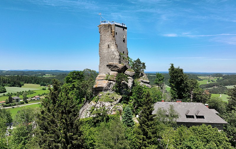 File:Arbesbach - Burgruine (a).JPG