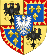 1452-1471. Οι τρεις κρίνοι της Φερράρα και ο δικέφαλος αετός των Αψβούργων· επάνω από όλα ο θυρεός των Έστε.