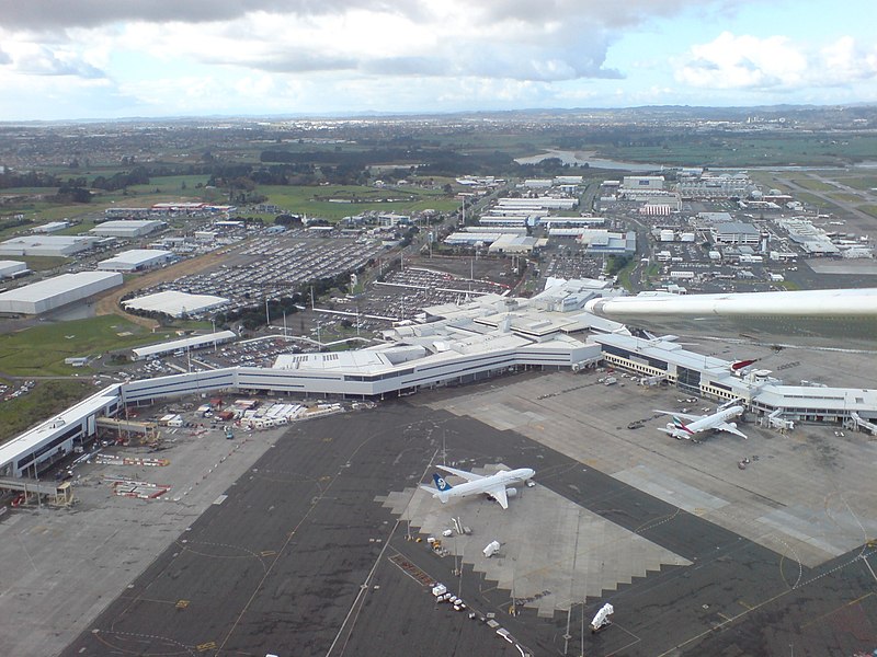 File:Auckland Airport Seen From Light Plane 03.jpg