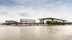 Vista dell'Autostadt dal canale della Germania centrale