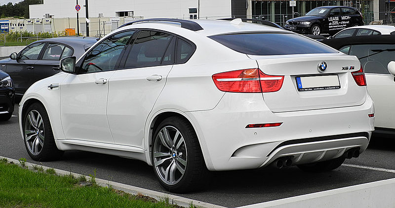 File:BMW X6 M (E71) – Heckansicht, 2. Juli 2011, Düsseldorf.jpg