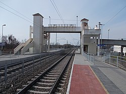 Bahnhof, Fußgängerbrücke, 2021 Budatétény.jpg