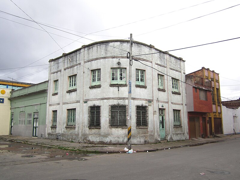 File:Barrio San Bernardo calle 1 carrera 12, Bogotá.JPG