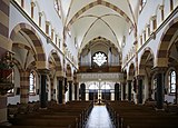 Basilika St. Germanus - Wesseling, Kirchenschiff nach Westen mit Orgelempore.jpg