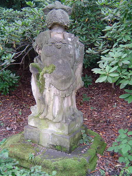 File:Bayreuth 07.09.07 Röhrensee Trophäensäule 01.jpg