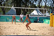 Deutsch: Beachvolleyball bei den Olympischen Jugendspielen 2018; Tag 8, 14. Oktober 2018; Mädchen, Achtelfinale – Mexiko-China 0:2 (15–21/16–21) English: Beach volleyball at the 2018 Summer Youth Olympics at 14 October 2018 – Girls Round of 16 – Mexico-China 0:2 (15–21/16–21)