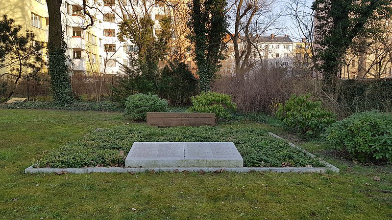 File:Berlin Friedhof III der Französisch-Reformierten Gemeinde 5 Kriegsopfergedenkstätte.jpg