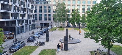 So kommt man zu dem Bertolt-Brecht-Platz mit den Öffentlichen - Mehr zum Ort Hier