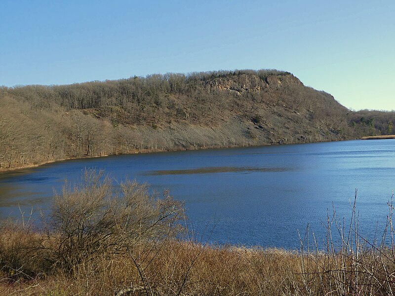 File:Besek Mountain and Black Pond, March 2023.JPG