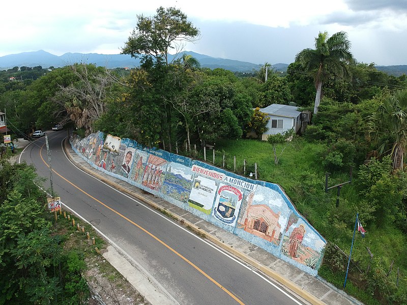 File:Bienvenida mural moncion.jpg