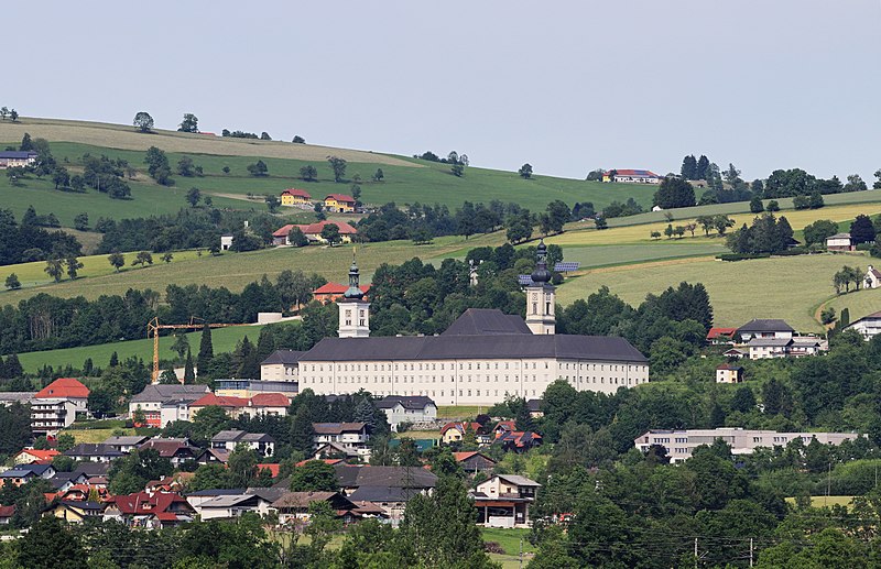 File:Blick auf Stift Schlierbach 1.jpg