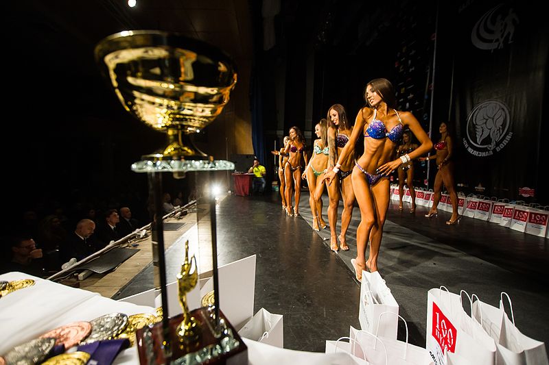 File:Bodybuilding and fitness bikini open tournament in Kaliningrad (2016-10-16) 40.jpg