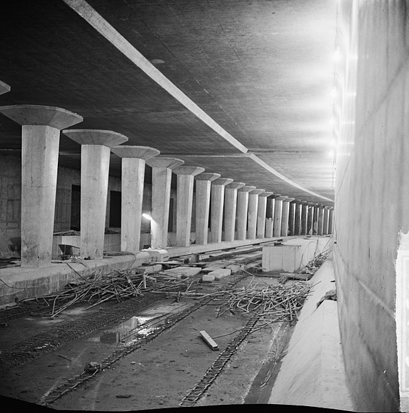 File:Bouw metro in Rotterdam, de bouw van het metrostation, Bestanddeelnr 916-9109.jpg