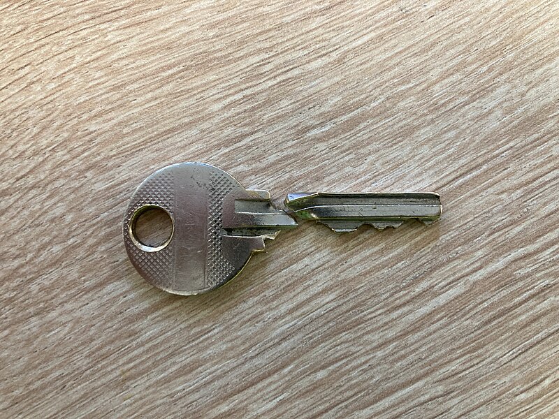 File:Broken key IMG 7123.JPG