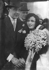 Pola Negri und Serge Mdivani bei ihrer Hochzeit am 14. Mai 1927 (Quelle: Wikimedia)
