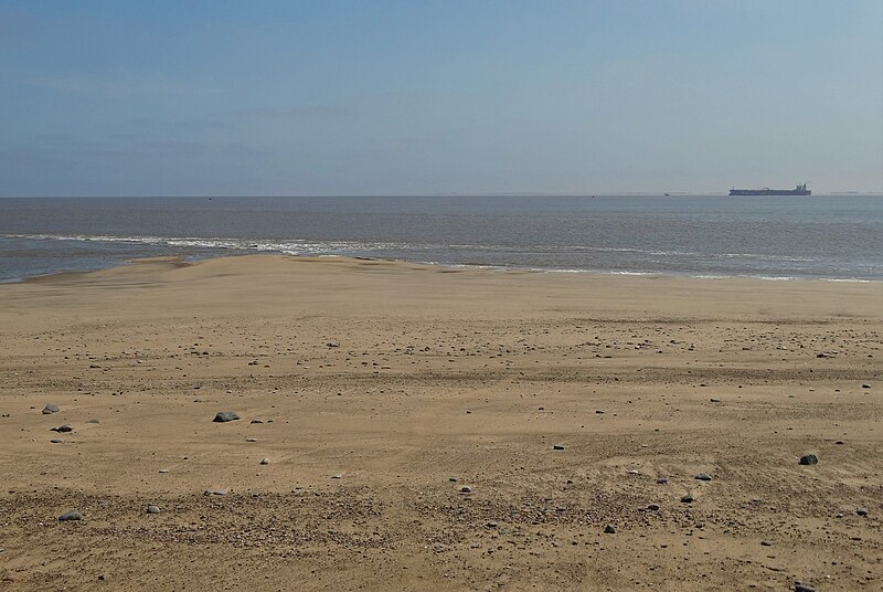 File:By Stony Binks, Spurn Head - geograph.org.uk - 4985924.jpg