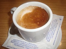 https://upload.wikimedia.org/wikipedia/commons/thumb/9/9a/Caf%C3%A9_expreso_con_leche.jpg/220px-Caf%C3%A9_expreso_con_leche.jpg