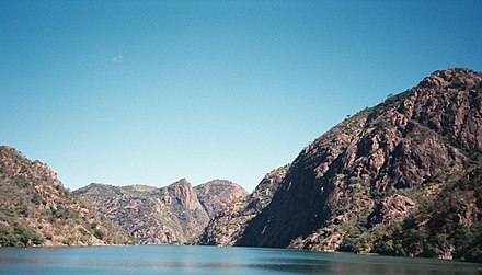 Озеро фундудзи. Озеро Кахора-басса. Кахора-баса (водохранилище). Водохранилище Кахора басса. ГЭС Кабора-басса.