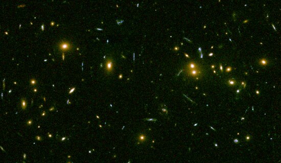 File:Central part of the galaxy cluster RXJ0152 7-1357 (geminiann05004a).tiff