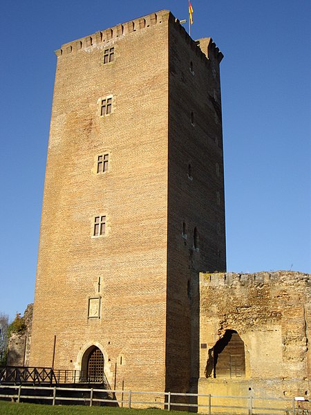 File:Château de Montaner (64) 2.JPG