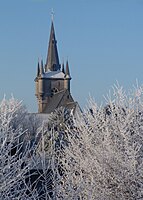 De Sint-Martinuskerk in een winters landschap