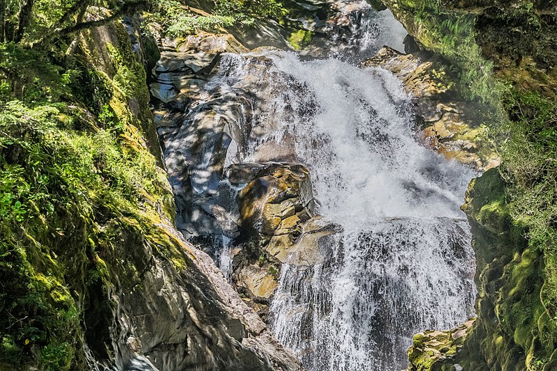 File:Christie Falls in Fiordland National Park 02.jpg