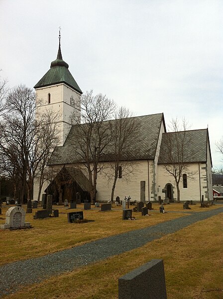 File:Church and cemetery near Vaernes Norway 02.jpg