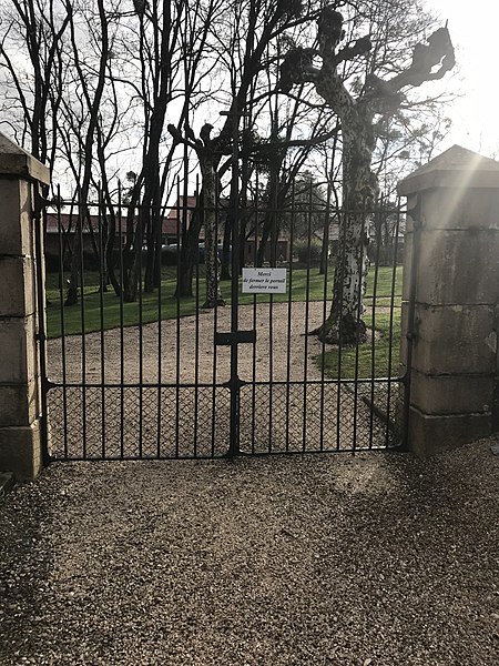 File:Cimetière de Mont-sous-Vaudrey (Jura, France) le 6 janvier 2018 - 5.JPG