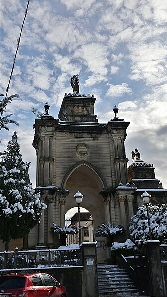 Файл:Cimitero taurianova.jpg