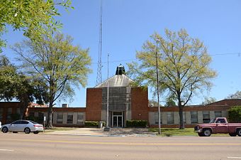 Crossett Municipal Building, front.JPG