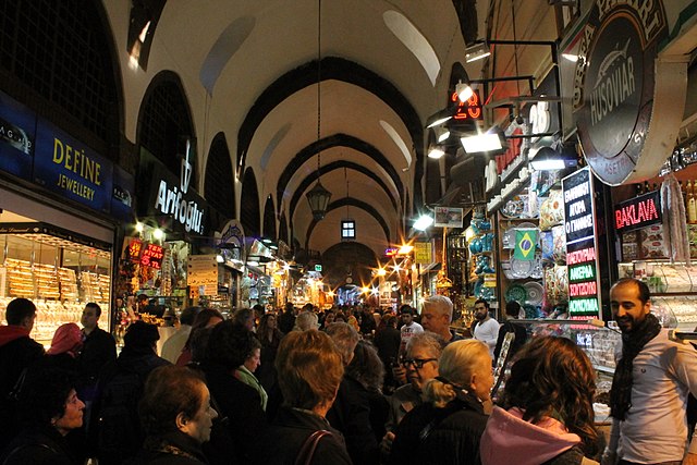 Crowd in Spice Bazaar