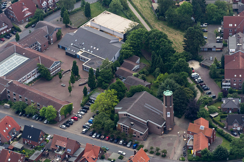 File:Dülmen, St.-Joseph-Kirche -- 2014 -- 8048.jpg