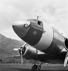 DC-2-115-D, HB-ISI mit rot-weissen Neutralitätsschutzstreifen