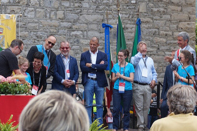 File:DSC00950 Wikimania 2016 Closing ceremony.jpg