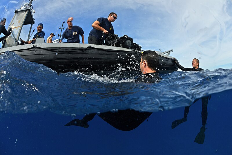 File:Diving operations, RIMPAC 2014 140709-N-TM257-107.jpg