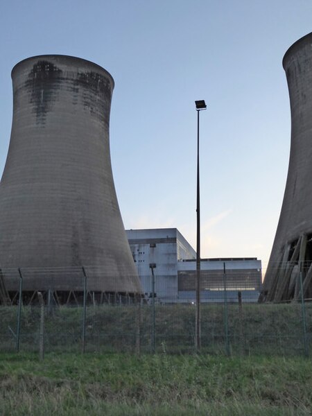 File:Eggborough Power Station - geograph.org.uk - 5593902.jpg