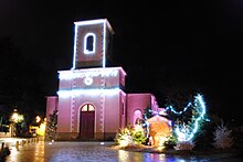 Église de Saint-Aignan-Grandlieu décorée pour Noël 2012.