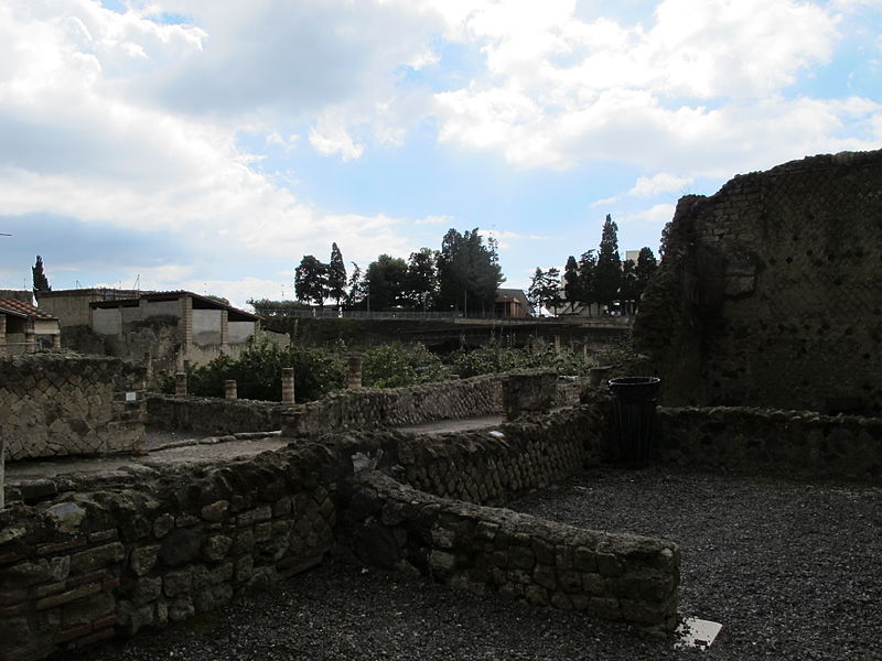 File:Ercolano 2012 (8019447044).jpg