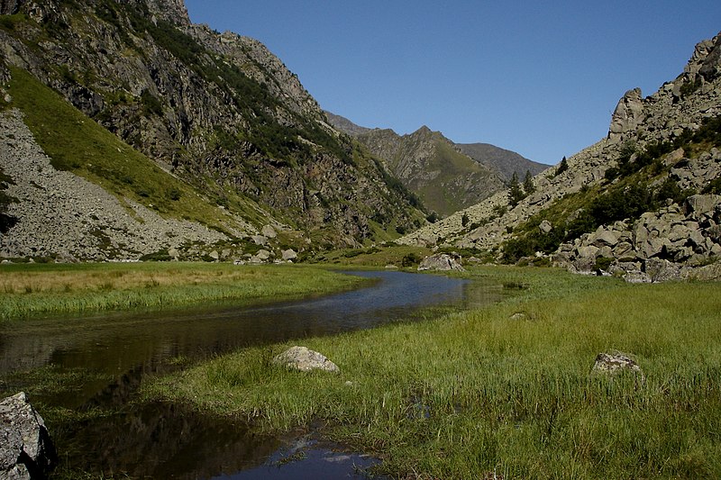 File:Etang de Brouquenat haut.JPG